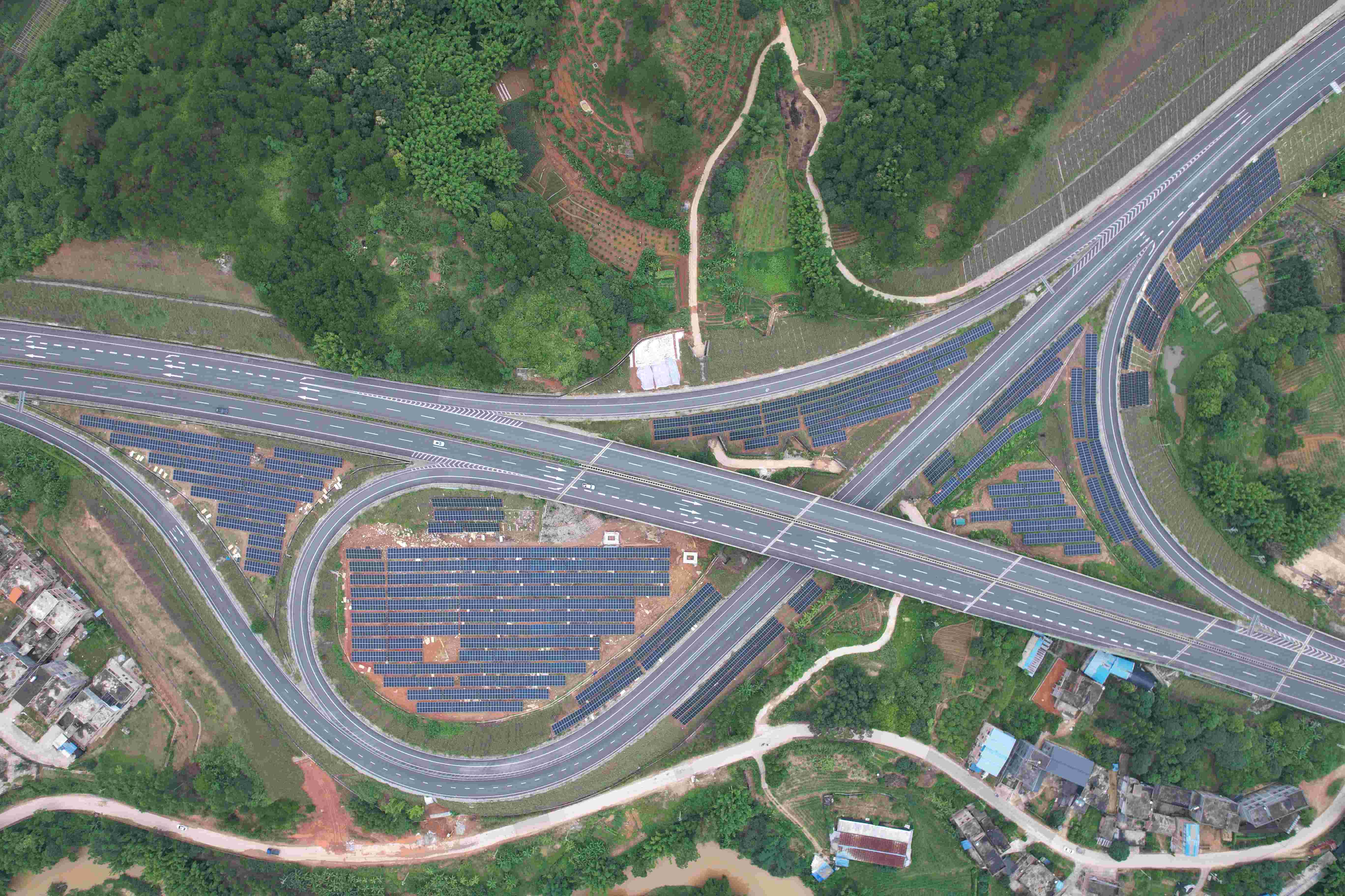 大塘至浦北段高速公路交能融合示范項(xiàng)目I標(biāo)段EPC總承包工程(1)